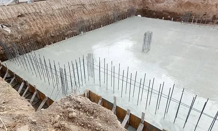 Diseño de Cimentaciones Superficiales en Arica: Suelo Salino y Sismo